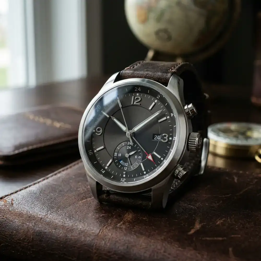 Dual-time zone mechanical travel watch